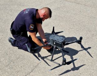 La unitat de drons dels Mossos a l'aeroport de Girona entrarà en servei aquest 2024