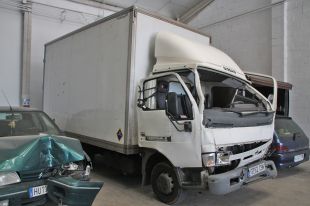 Pas alternatiu a la N-IIa, a Sant Julià de Ramis, després d'un accident amb tres camions implicats