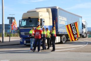 Seguiment minoritari de la vaga de transportistes a Calsina Carré de Pont de Molins