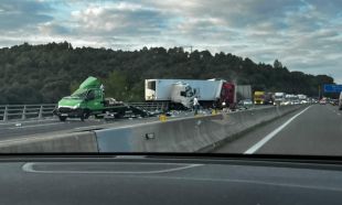 L'accident de l'AP-7 a Sarrià de Ter deixa milers d'abonats sense fibra òptica ni cobertura mòbil
