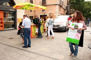 Mercagirona promociona el consum de fruita a la Rambla de Girona 