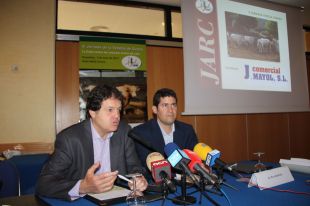 JARC denuncia que Agricultura 'fa els ulls grossos' amb granges que crien bestiar sense permisos 