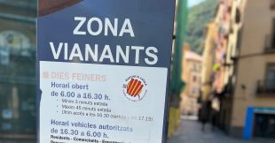 Ripoll multa prop de 3.000 vehicles en mig any per incomplir les restriccions d'accés al Barri Vell
