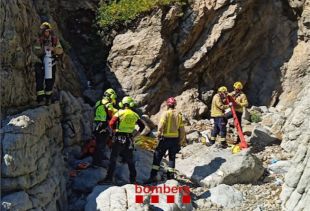 Mor una dona al precipitar-se en una zona rocosa a l'Almadrava de Roses