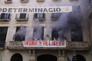 Un acte simbòlic ''allibera'' Girona per commemorar el 5è aniversari de l'1 d'octubre