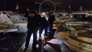 Rescaten una dona després de caure d'una embarcació al port de Blanes