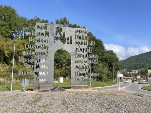 Ripoll instal·la una nova escultura de Raül Duque a l'entrada sud del municipi
