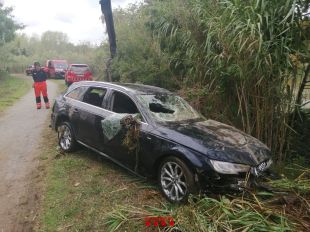 Un conductor cau amb el cotxe al riu Ter mentre circulava per Gualta