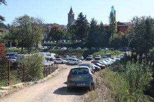 Viladrau restringeix camins per regular la massificació de visitants i evitar robatoris de castanya