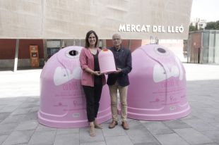Girona posa dos contenidors roses al Mercat del Lleó per fomentar el reciclatge i contra el càncer de mama
