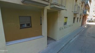 Crema l'entrada d'un bloc d'habitatges antigament ocupat a Girona