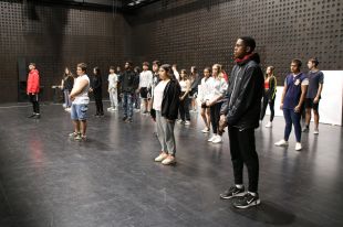 Alumnes de l’institut Salvador Sunyer de Salt s'estrenen al Temporada Alta
