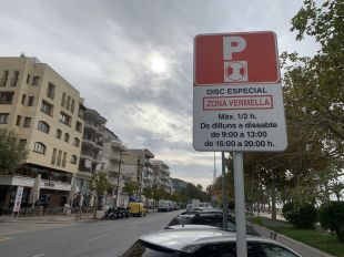 Roses amplia la zona vermella d’aparcament a tres nous espais comercials