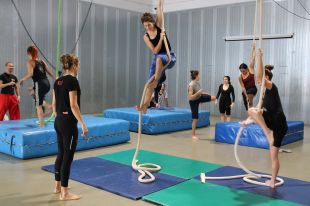 El Col·lectiu de Professionals del Circ de Girona inaugura a Salt la primera escola de circ del Gironès