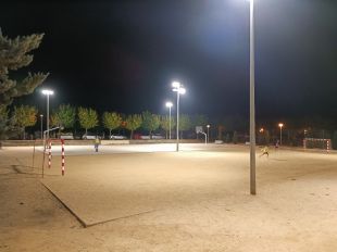 Palafrugell finalitza la substitució dels llums a la zona esportiva de la plaça Onze de Març