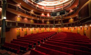 Olot ofereix un servei de cangur gratuït per deixar els infants mentre els pares van al teatre