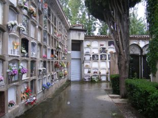Olot ampliarà la sala de cerimònies del cementiri per 180.000 euros
