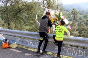 Tallen de nou la carretera dels Àngels per reclamar seguretat i espais lliures de cotxes pels ciclistes
