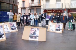 Protesta de Càritas a Ripoll per denunciar la falta d'habitatge social i demanar més recursos públics