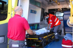 El transport sanitari privat reclama cobrar la part retroactiva per equiparar els sous amb el SEM