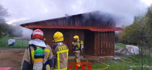Crema totalment l'interior d'una segona residència a Montagut
