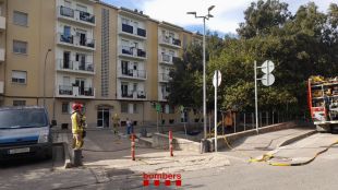 Dos ferits en un incendi a un pis al barri dels Germans Sàbat de Girona