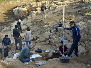 Els arqueòlegs d'Empúries troben les restes d'un santuari del segle VI aC