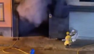 Investiguen l’errada d’un equip de respiració que va deixar sense aire un bomber en un incendi a Olot