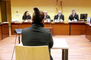 2 anys de presó per la veïna de Santa Coloma de Farners per la macroestafa de 130 bitllets d'avió falsos