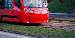 Territori adjudica la redacció de l'estudi de viabilitat del tren-tramvia a la Costa Brava