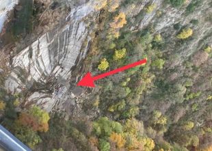 Rescaten una dona que ha caigut uns 40 metres per un barranc a la Vall d'en Bas
