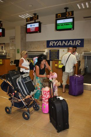 La UGT porta la vaga del personal de terra de Ryanair davant l'Agència Estatal de Seguretat Aèria 