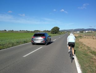 Ajuntaments gironins i transportistes demanen una regulació del turisme ciclista a les carreteres