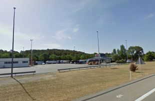 Enxampen tres lladres intentant robar la càrrega de camions estacionats a l'AP-7 