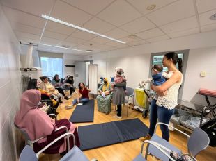 Castelló d'Empúries inicia un programa de suport a les mares d’origen migrant