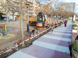 Palamós amplia la zona de vianants i elimina barreres arquitectòniques al passeig del Mar