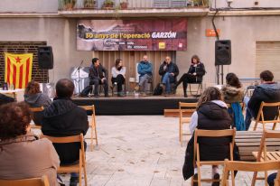 Mig centenar de persones s'apleguen a Banyoles per rebutjar l'Operació Garzón del 1992