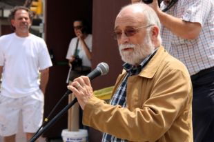 Arcadi Oliveres es disculpa per haver insinuat que els Mossos van incitar a la violència