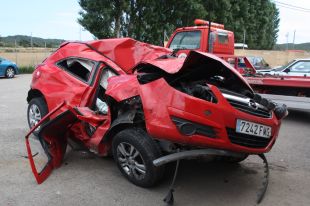 Mor el conductor d'un cotxe al topar contra el rètol d'una gasolinera a Calonge 