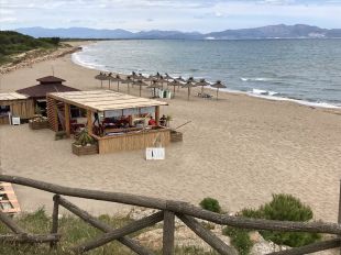 L'Escala elimina dues guinguetes de platja seguint la normativa de Costes
