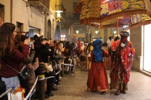 Multen dues persones per protestar perquè hi havia gent pintada de negre a la cavalcada de Reis de Girona