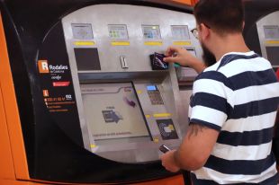 Renfe comença a retornar la fiança dels abonaments gratuïts de Rodalies i Mitja Distància