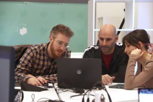 Dos equips desenvolupen el seu videojoc en la primera edició de la incubadora GameGi