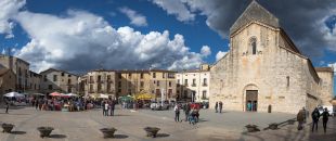 Els veïns de Besalú reclamen un Prat de Sant Pere amb més arbres i il·luminació