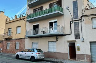 La investigació inicial sobre l'incendi mortal en un pis de Figueres apunta a un accident
