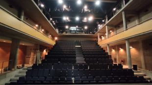 El Teatre Municipal de Salt estrena grada amb butaques més còmodes