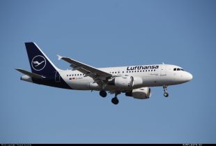 Un avió de Lufthansa encercla Girona durant hores en un curs per a nous pilots