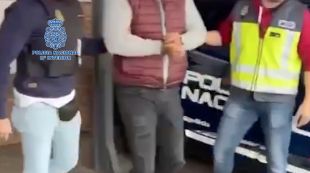 Detingut en una casa ocupada de Roses un fugitiu molt perillós buscat internacionalment