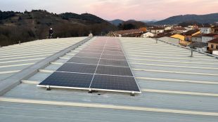 Olot instal·la per 16.200 euros plaques solars a l'escola Sant Roc per generar 10.000 kWh l'any