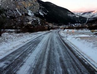 La neu i el gel a la carretera deixa sense transport escolar diversos alumnes del Ripollès